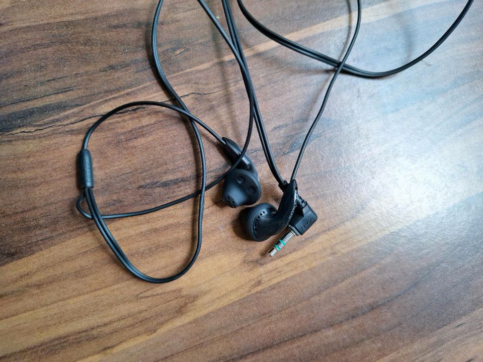 Original SONY MDR-ED136 Walkman / Discman In-Ear Kopfhörer in Offenbach