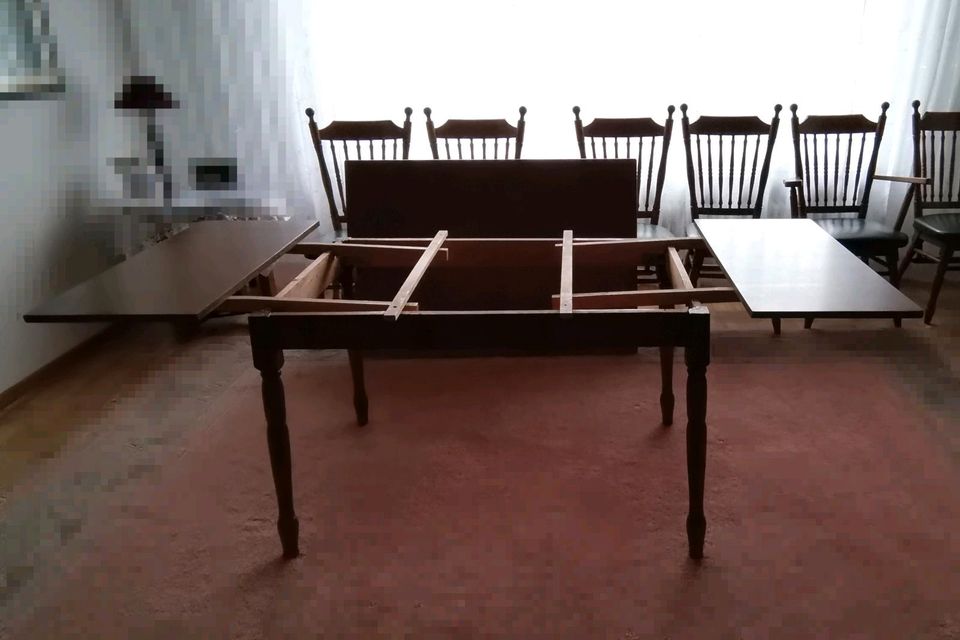 Esstisch aus Holz, ausziehbar, mit 4 Stühlen in Biebertal