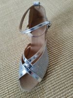 Sandalen mit Absatz Silber Glitzer Hochzeit Tanzschuhe NEU Bayern - Lindberg Vorschau