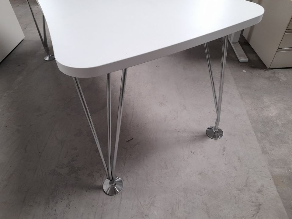 Schreibtisch 160x80 cm Kartell Max, zinkweiß, 3x auf Lager in Frankfurt am Main