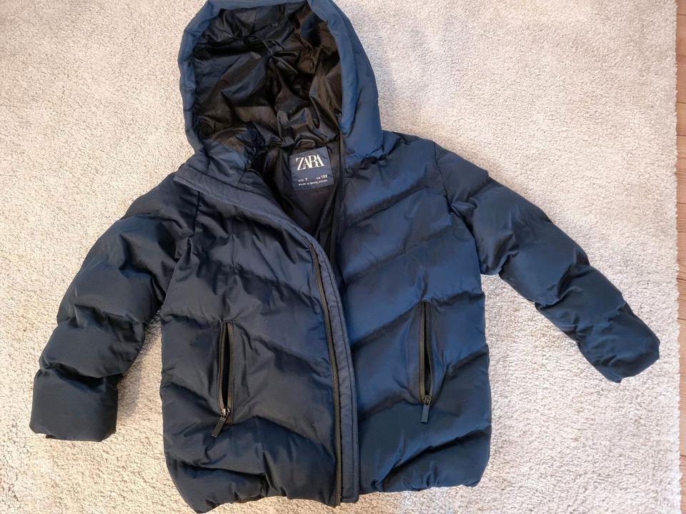 Zara kinder jungen art daunenjacke gr.122 blau neu in Gründau