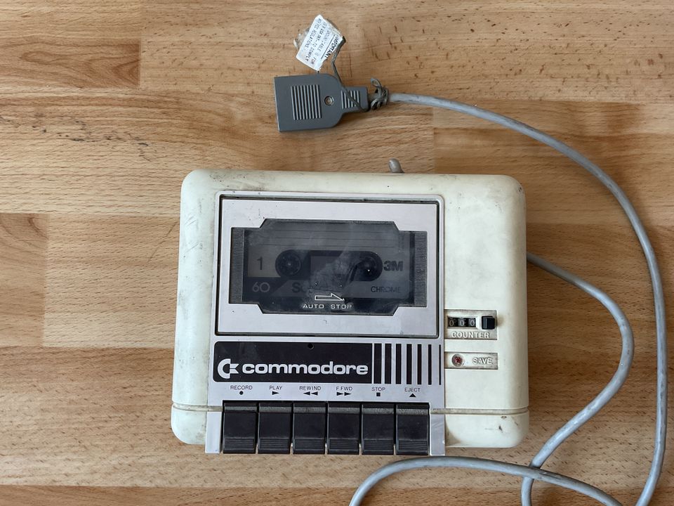 Altes Commodore Datasette Kassetten Laufwerk C2N C16 C64 in Kiel