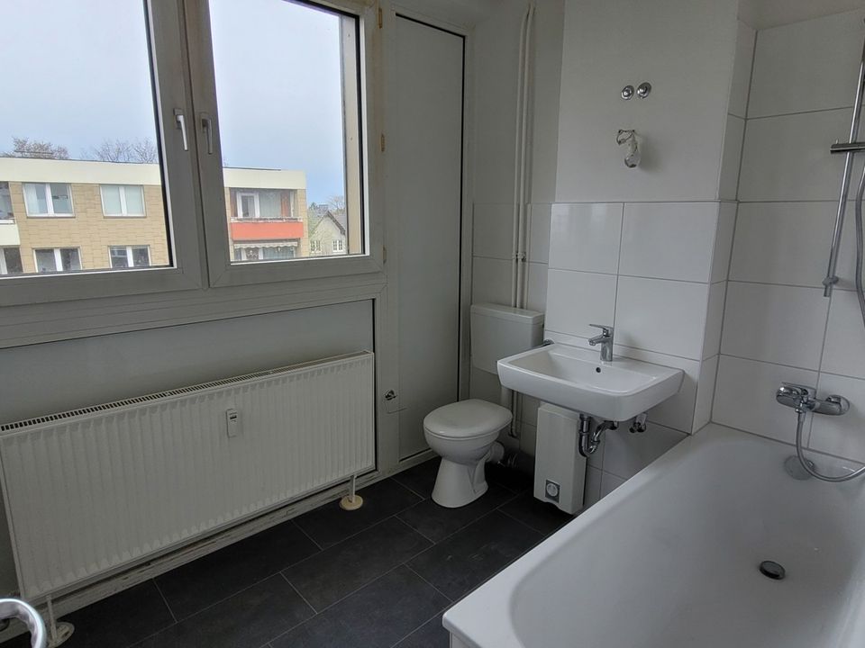 Renovierte 3-Raum-Wohnung im 3.OG in gefragter und familienfreundlicher Wohnanlage Ruhrhöhe in Witten
