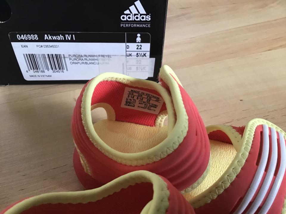 Baby Badeschuhe adidas Gr. 22 im Originalkarton, ungetragen in Neu Wulmstorf