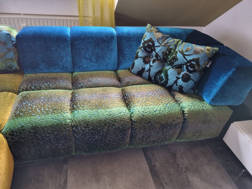 Bretz Designersofa / Couch Enzianblau wie neu 11 Monate alt in Freudental