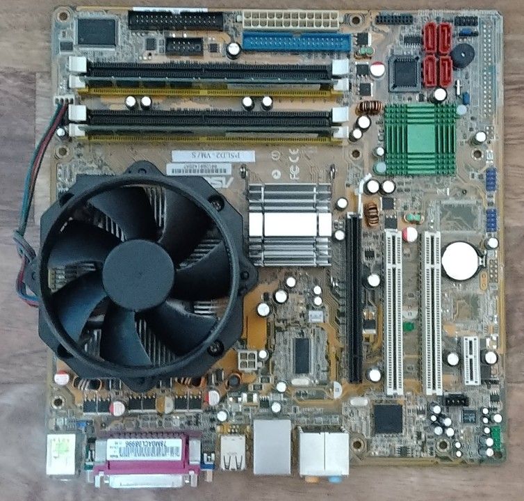 Maxdata Asus Motherboard Core 2 p5ld2-vm/s in Gaildorf