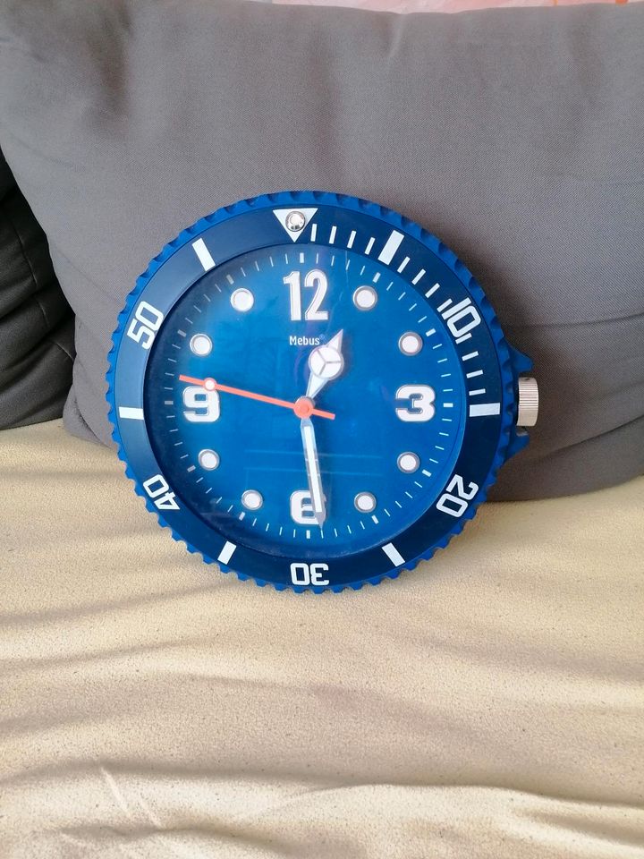 Wanduhr blau in Neubrandenburg