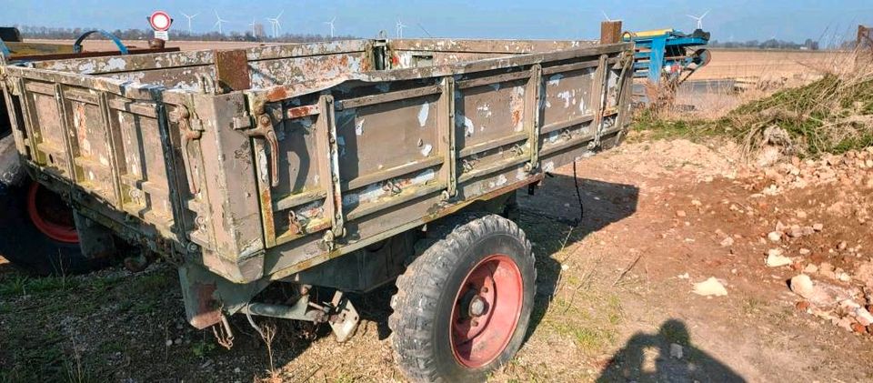 Anhänger Traktor Bundeswehr in Jülich