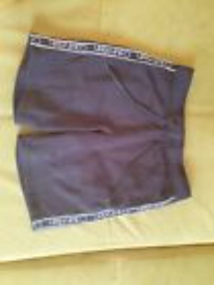 Calvin Klein Men's Black 72% Cotton Baumwolle Shorts Size 35" in München