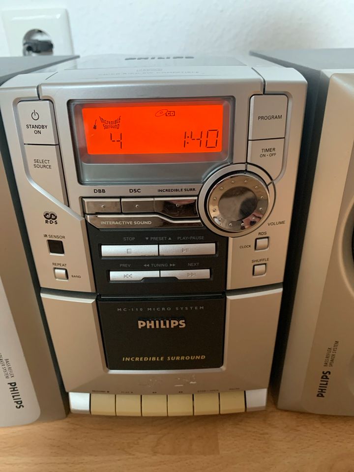 Philips Stereoanlage Bass Reflex Speaker System AUX! in Schwülper