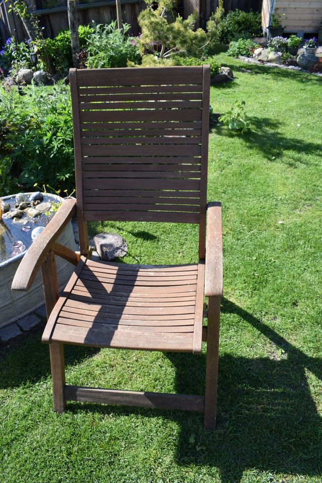 Garten Stühle Holz / Preis für beide in Wees