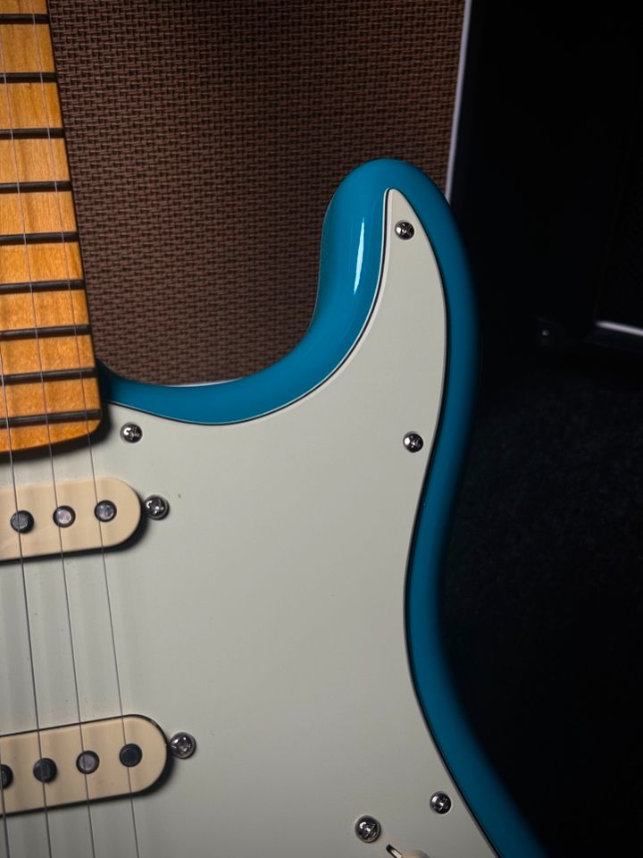 2022 Fender AM Pro II Strat MN Miami Blue in Kiefersfelden