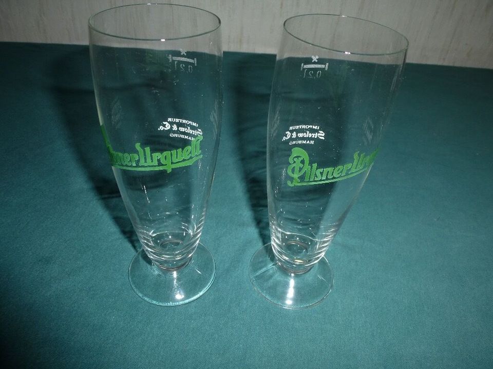 2 Biergläser alt, Pilsner Urquell, Importeur Strelow in Hohnstorf (Elbe)