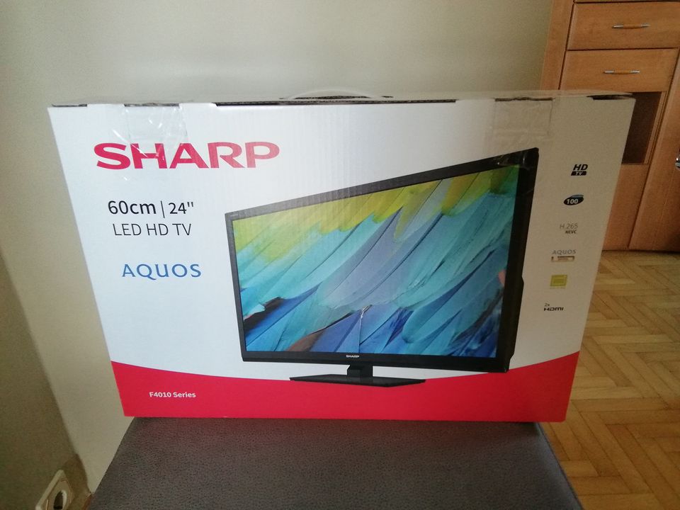 Fernseher SHARP Aquos LC -24CHF4012E NEU in Freiensteinau