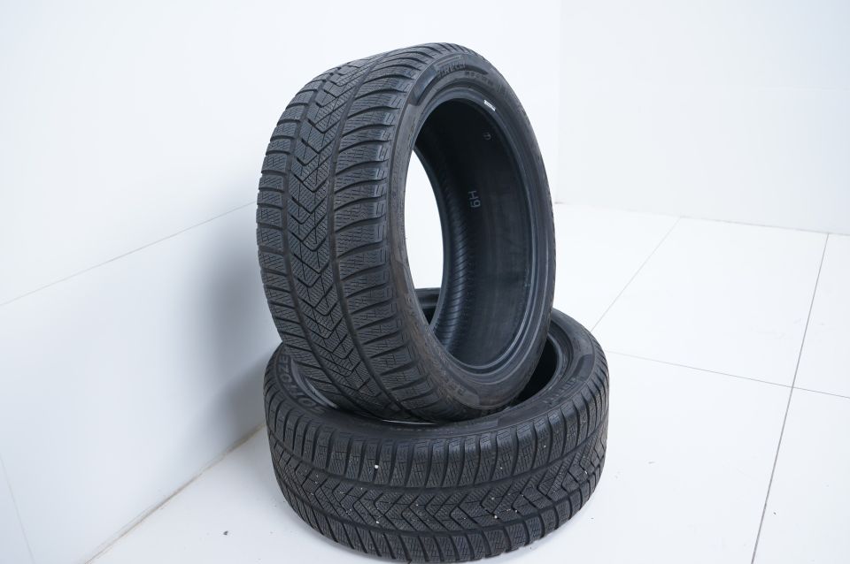 2 x Winterreifen Pirelli 255 40 18 Zoll DOT19 ca.5 mm Bmw* RFT in Ergolding