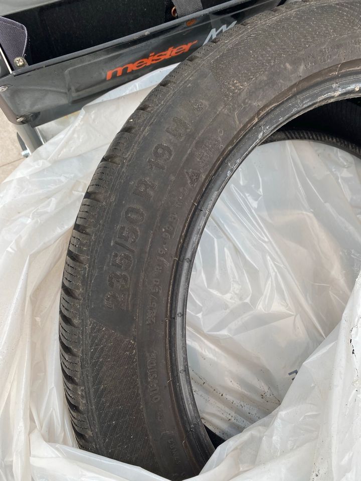 2x Continental Winterreifen 235 / 50 R19 103V 6mm in Duisburg