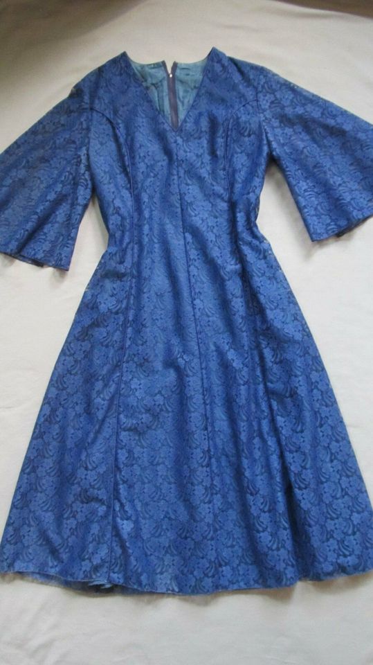 Kleid aus Spitze - Handarbeit - Unikat - Gr 42 blau Vintage 80er in Großheide