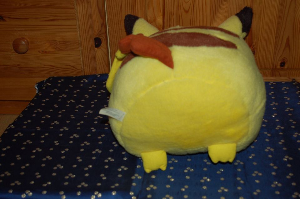 Pokemon Jumbo Plush Pikachu von Hasbro Tomy Nintendo aus 1999 in Langenberg