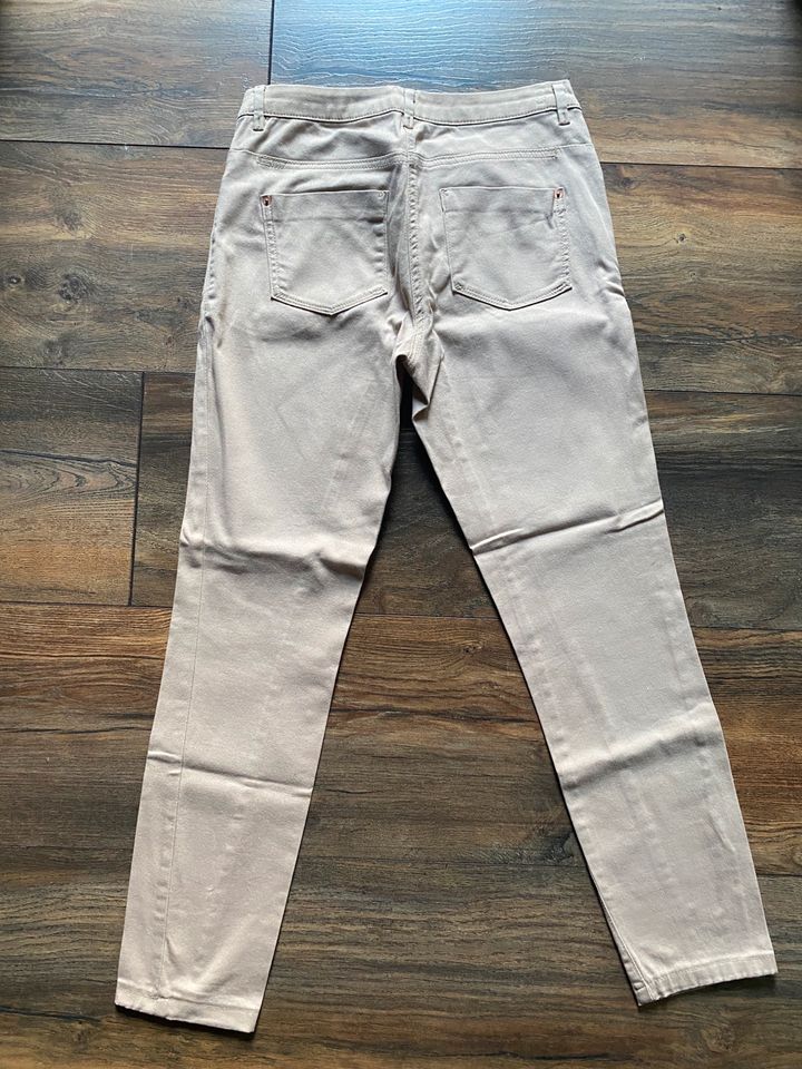 Jeans, verschiedene Marken, Gr. 36 / 38 in Niedererbach