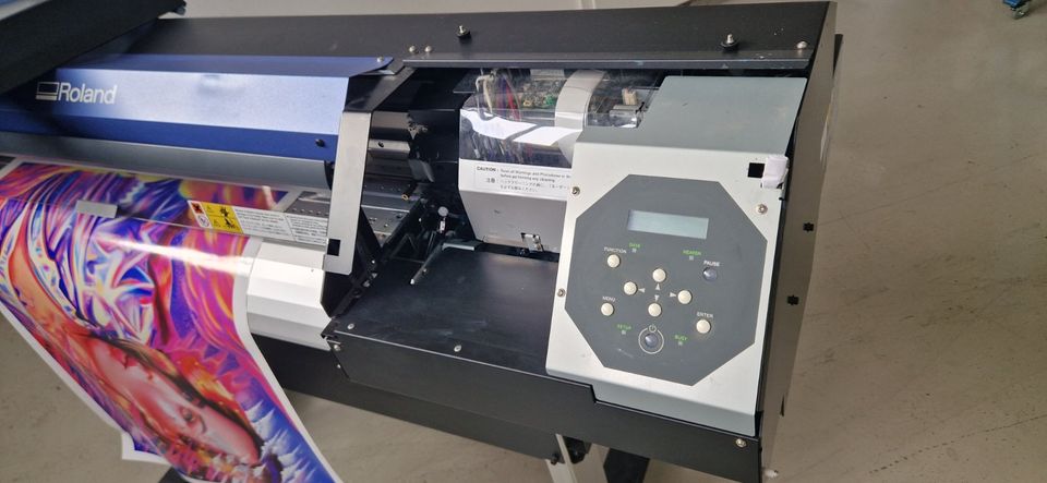 Roland VS-300 Eco-Solvent Print&Cut CMYKLcLm Digitaldrucker 76cm in Niederkassel