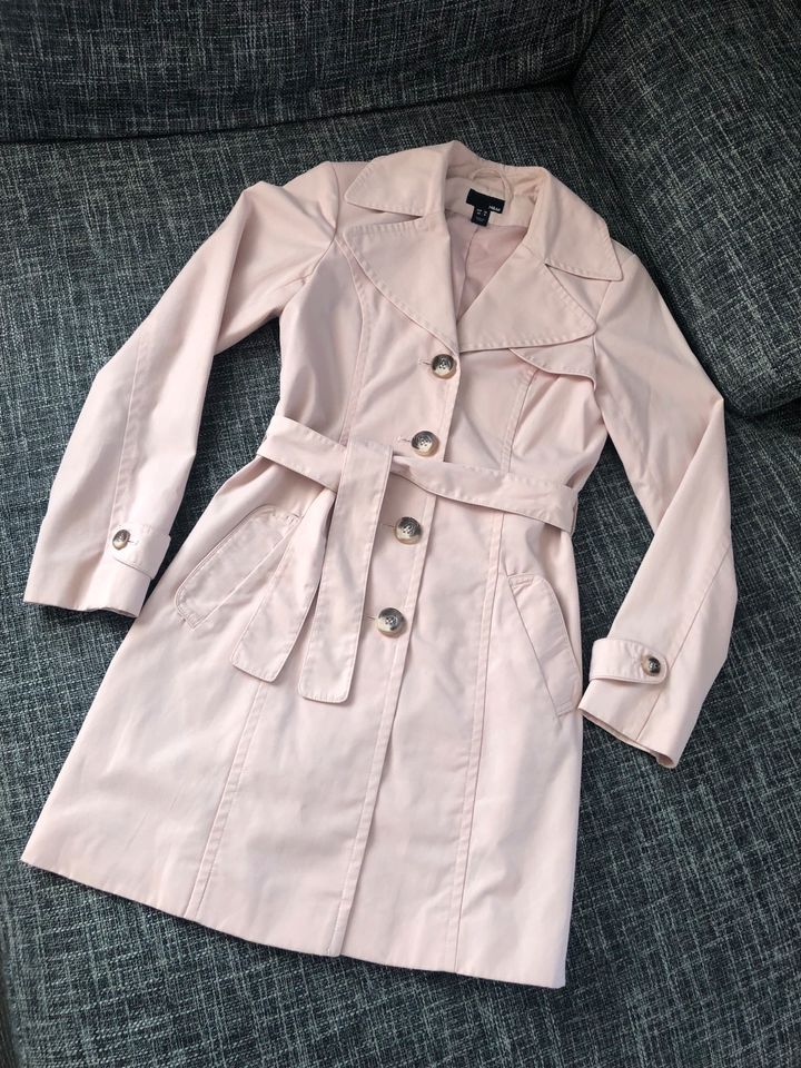 H&M neuwertiger Mantel Trenchcoat modern 36 S in Oberviechtach