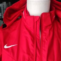 Nike Regenjacke rot Kinder Gr. XL Neuwertig! Hessen - Hanau Vorschau