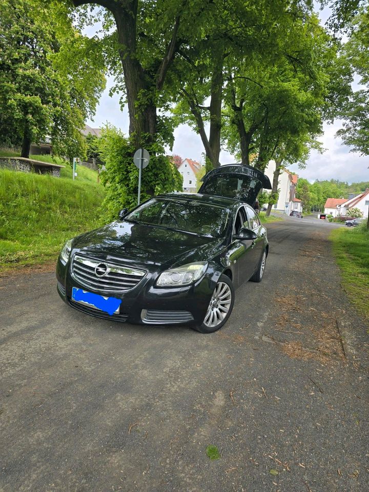 Sehr gepflegts Opel insignia zum verlieben in Melsungen