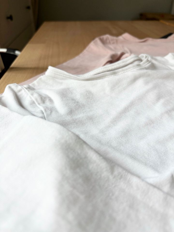 Set Basic Langarmshirt H&M Gr. 98 104 Shirt weiß altrosa schwarz in Lutzingen