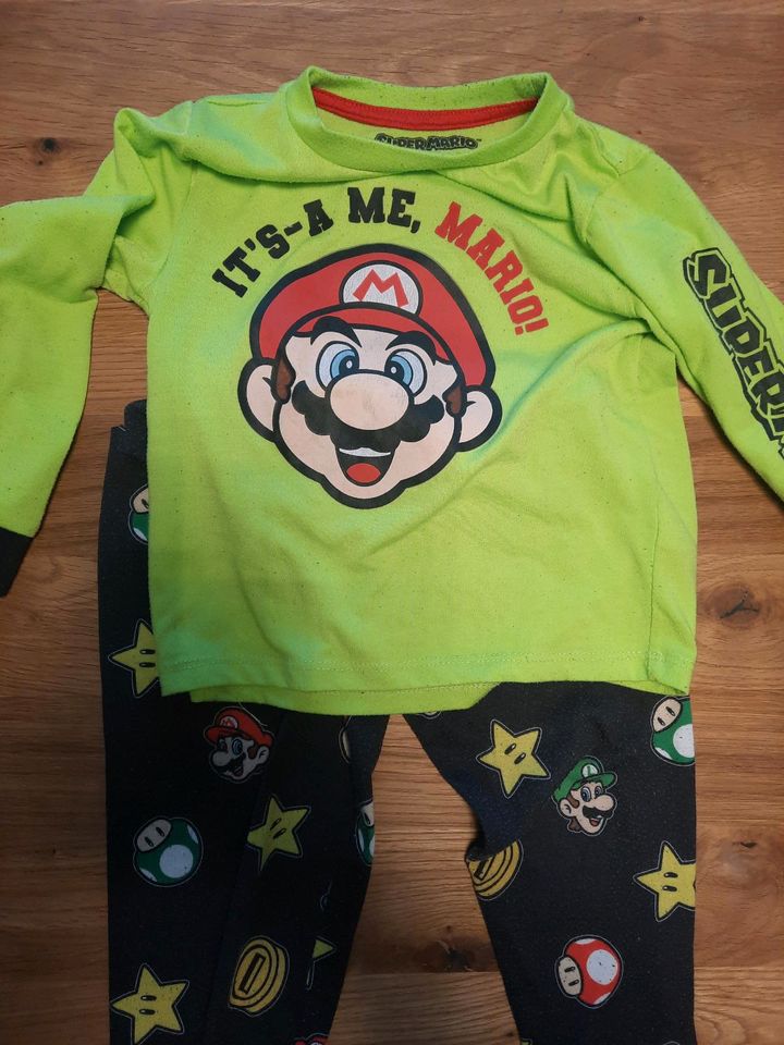 Super Mario Pyjama Größe 110 in Rüsselsheim