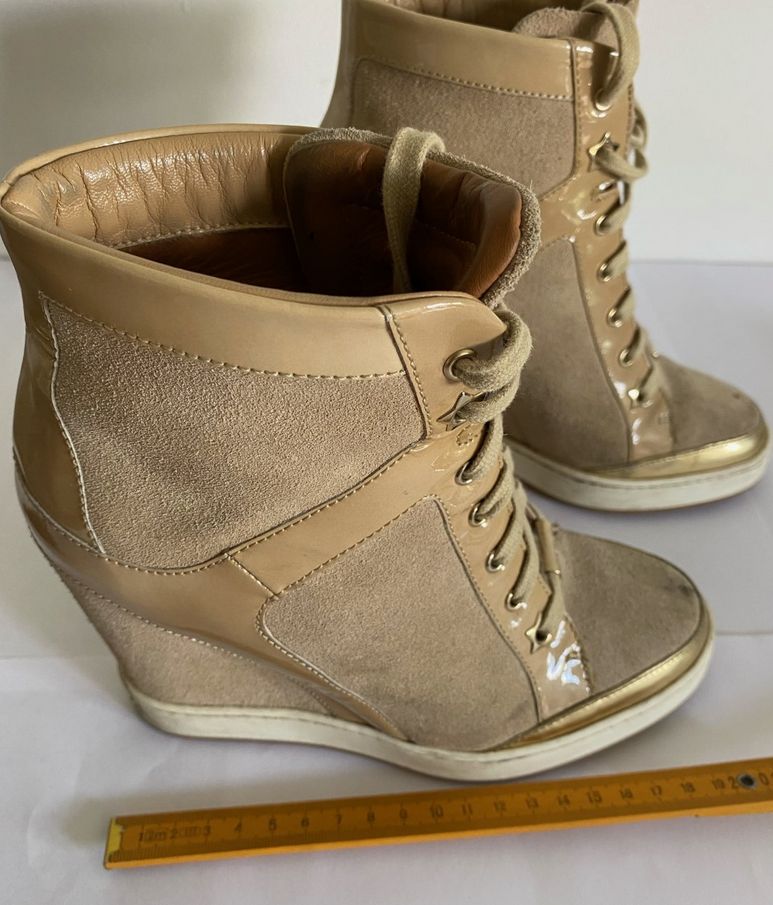 Original Jimmy Choo Keilabsatz Sneakers Wildleder Beige Gr. 36 in Berlin