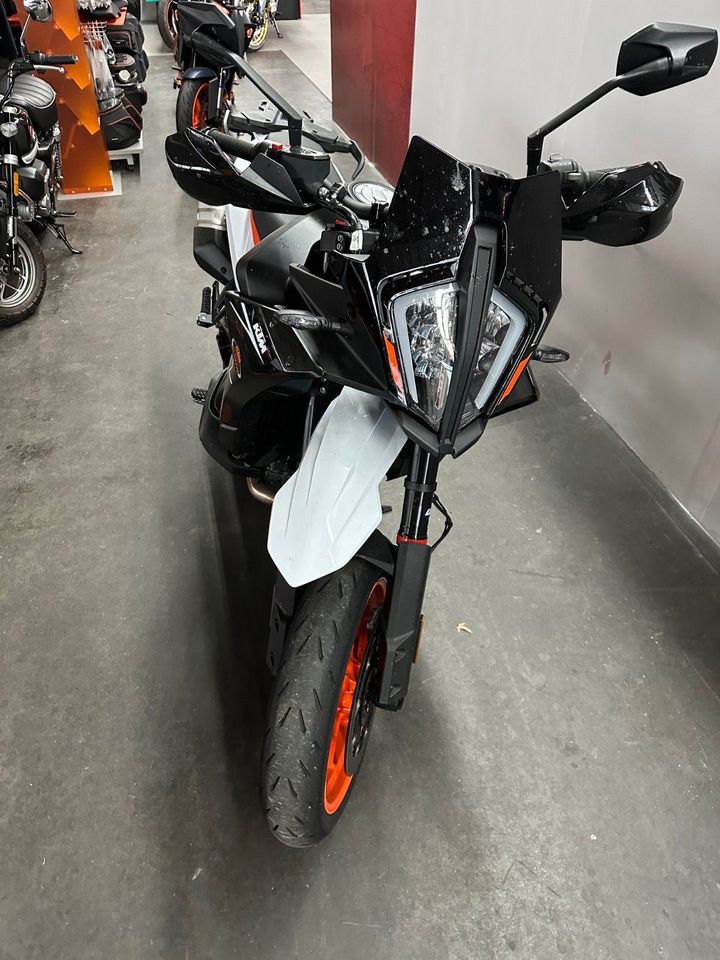 KTM 890 SM-T 2023 TechPack Vorführer in Winnenden