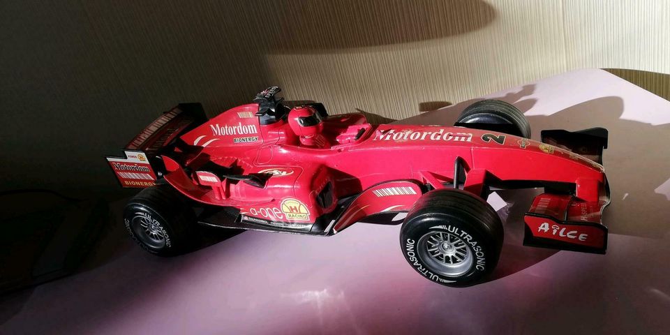 Formel 1 Modell Ferrari 1 : 10 in Hohnstein