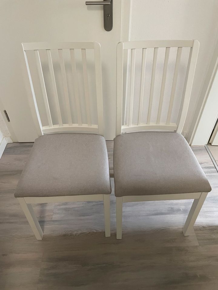 Esstisch Stühle weiß/grau in Wolfsburg