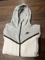 Nike  Tech Fleece Jacke t-Shirt langarm Weste Klamotten Mode dame Baden-Württemberg - Eislingen (Fils) Vorschau