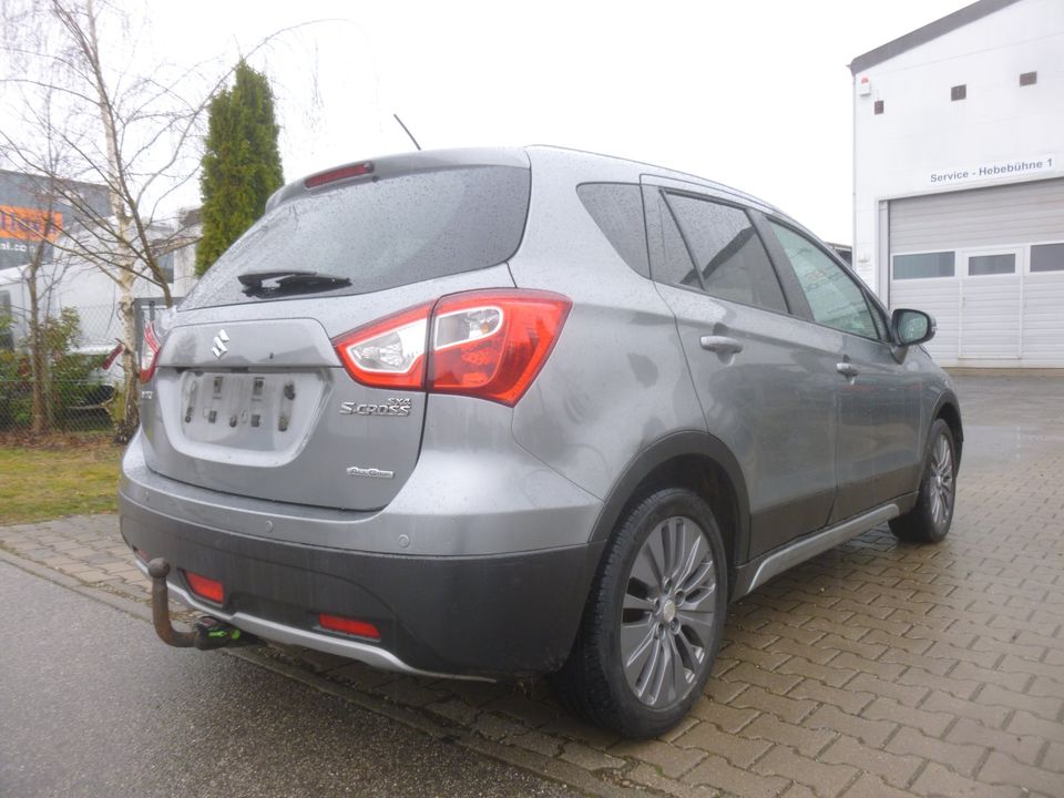 SUZUKI SX4 S-CROSS 4X4 1.6 DDiS 1Hd,LEDER,NAVI,PANO,XENON,AHK in Altenstadt