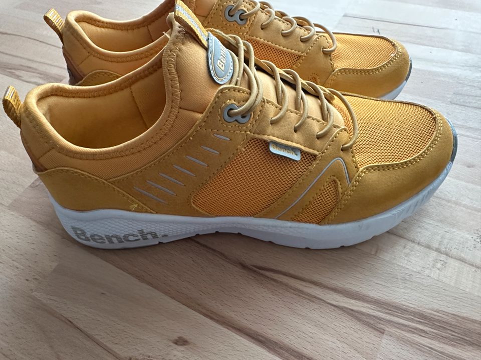 Damen Sneaker Bench Gr. 40 gelb sehr bequem in Babenhausen