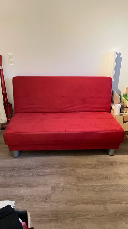 rote Schalfcouch mit grauem Bezug 140x200cm in Trier