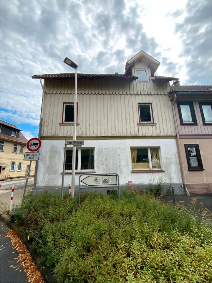 Für Projektentwickler: Lagerhaus mit Turm, Garagen und Wohnhaus in Seesen