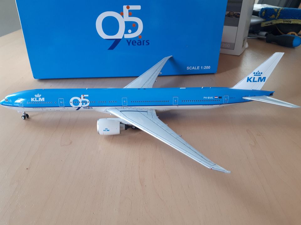 KLM Boeing B777-300ER 1:200 JC Wings 95 Years in München