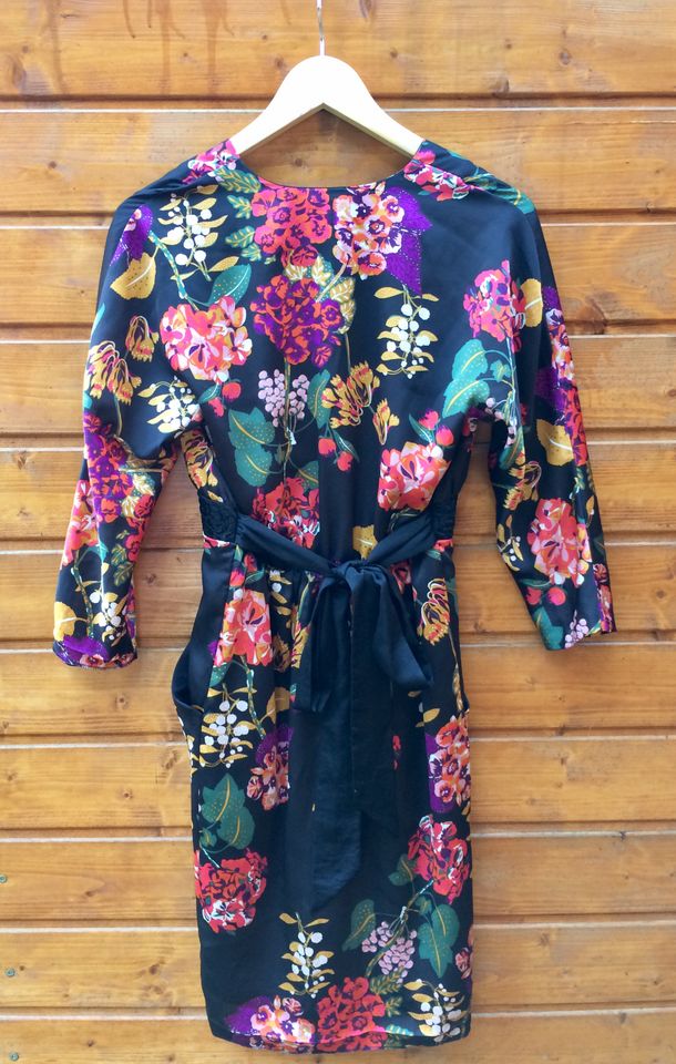 H&M Conscious Collection Kimono Kleid Blüten Stil asiatisch 34 XS in Mandelbachtal