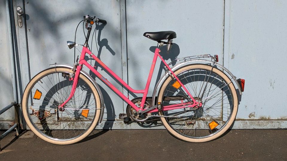 Schickes rosa Flamme Fahrrad Damenrad, eingestellt + top Zustand! in Berlin