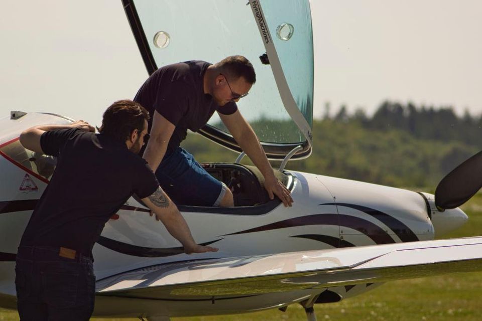 Das AIR-LEBNIS (Rundflug: Staumauer- Tour 15 min.) in Waldeck