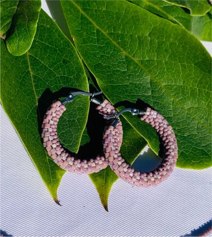 Ohrringe aus Perlen. Handarbeit in Unna