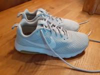 Sportschuhe / Nike / Sneaker Niedersachsen - Wedemark Vorschau