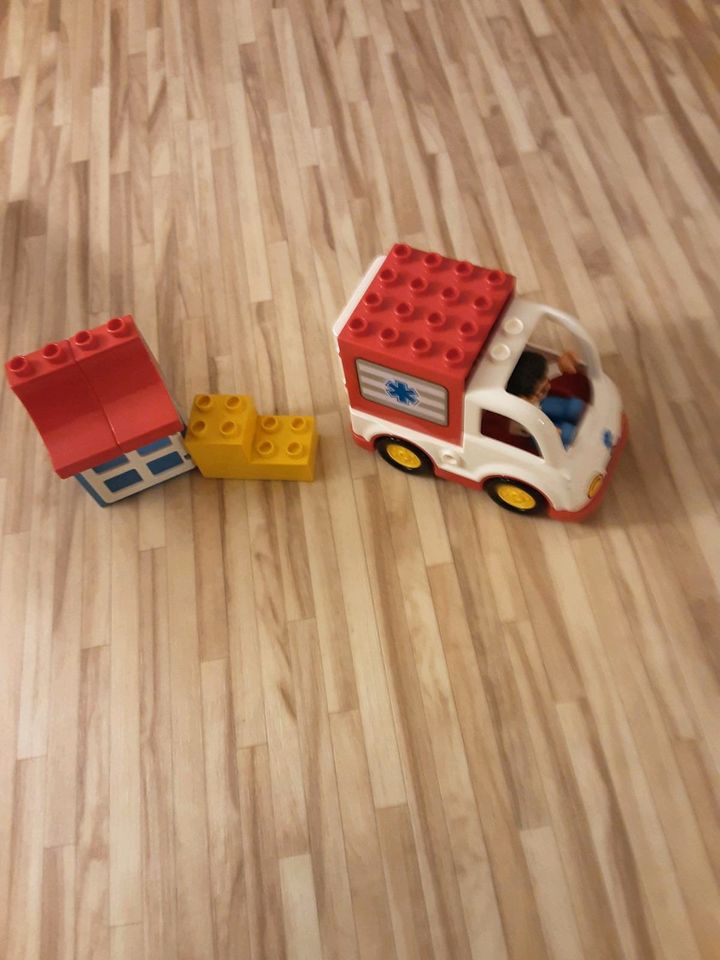 Lego duplo Krankenwagen komplett in Friesoythe
