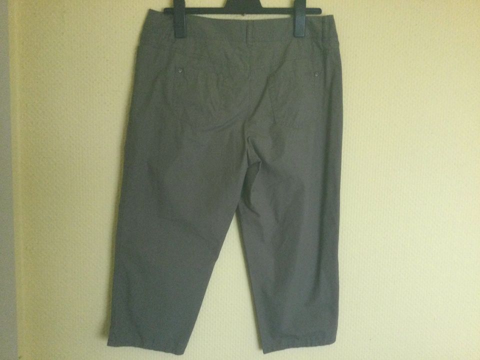 Gerry Weber 3/4 Chino/Sommerhose Khaki Gr. 40 in Wülfrath