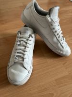 Nike Blazer low all white // Herren// UK 10 // Gr 45 Frankfurt am Main - Bornheim Vorschau