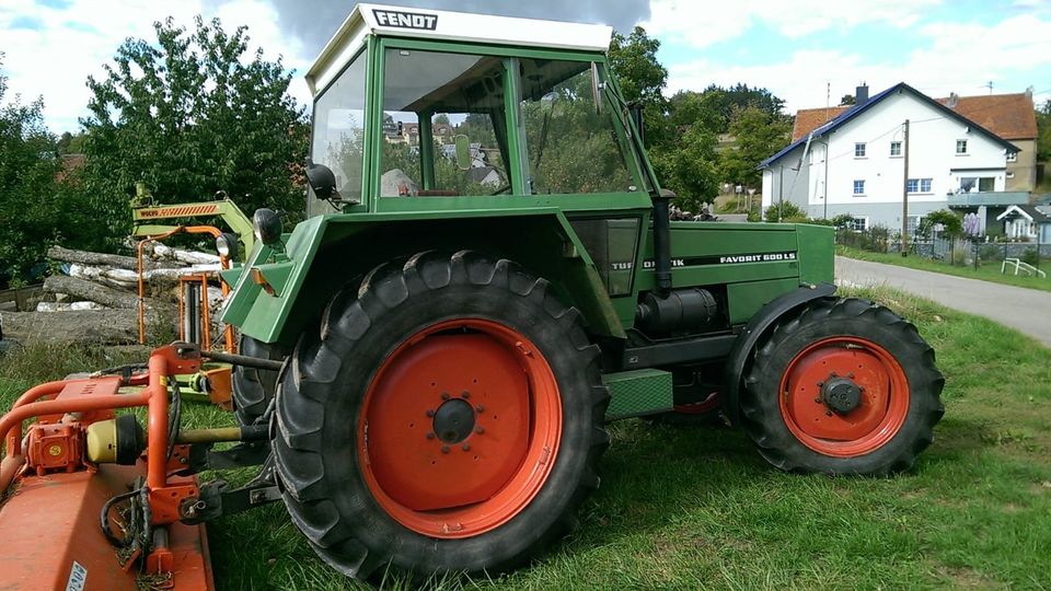 Fendt 600 LS Traktor Schlepper in Blieskastel