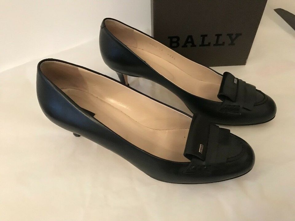 Business—Absatzschuh von „Bally“ in Berlin