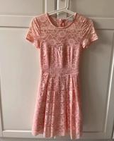 Kleid aus Spitze rosa Gr. 32 Niedersachsen - Osloß Vorschau